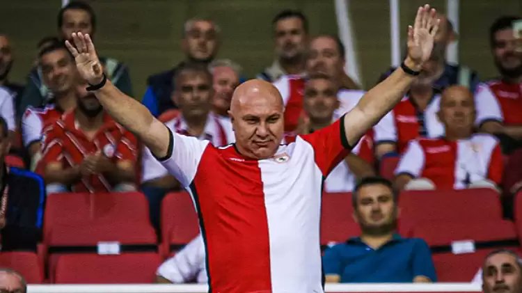 12numara_mehmet's tweet photo. 💥💥💥💥💥 

💥 Tuzlaspor kulübü, yükselme maçları oynanırken Tuzlaspor adına Samsunspor başkanına gidip, “Başkan 5 milyon versin Giresun’u yenelim, Adana DS ve Samsun şampiyon olsun” diyen Tuzlaspor yöneticisi ortaya çıkmasın istiyor.

💥 Samsunspor Başkanı Yüksel Yıldırım bu teklifi duyunca küfür ediyor, “Yere batsın öyle şampiyonluk diyor” ve reddediyor.

💥 Maçın devre arasına Giresun 2-1’lik skor ile önde giriyor. Tuzlaspor Başkanı Feyzi İlhanlı soyunma odasına girip takımın gol atan oyuncusu dahil en iyi iki adamına “Maça çıkmayacaksınız” diyor ve maça çıkarmıyor. Fransız futbolcu neden olduğunu sorguluyor ama nafile. Çıkan futbolcu yerine oyuna çok genç bir futbolcu kardeşimiz giriyor ama bir hata yapılıyor. Oyuna başkasının forması ile çıkıyor. Hakem 13 dakika sonra görüyor. Uyarıyor. Açın izleyin maçı.

💥 Maçı bilenler Giresun’un mutlaka yenecek güçte olduğunu söylüyor zaten. Ancak yaşanan gelişme bu.

💥 Samsunspor Başkanı Yüksel Yıldırım ile de konuştum. Yazdıklarımı aynen doğruladı. “Evet bu teklif yapıldı reddettim. Bu bir ahlaksız teklifti, izin veremezdim. Herkes hakkı ile kazansın veya kaybetsin dedim” diye belirtti.

(📰 Murat Ağırel / Cumhuriyet)