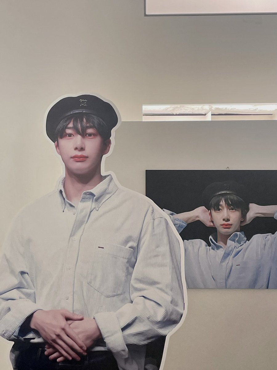 b1u2print's tweet photo. 등신대들도 귀여워 미침 꼭꼭 셀카 찍기...🥺 https://t.co/cjEfhNjqhl