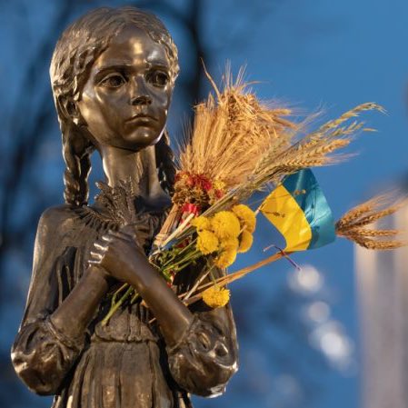 Today we remember the millions of children, women &amp; men starved to death during the Holodomor genocide.

90 years later, Russia is again weaponising food as it pursues with its aggression of Ukraine.

We must do everything to stop the atrocities. We continue to #StandWithUkraine.