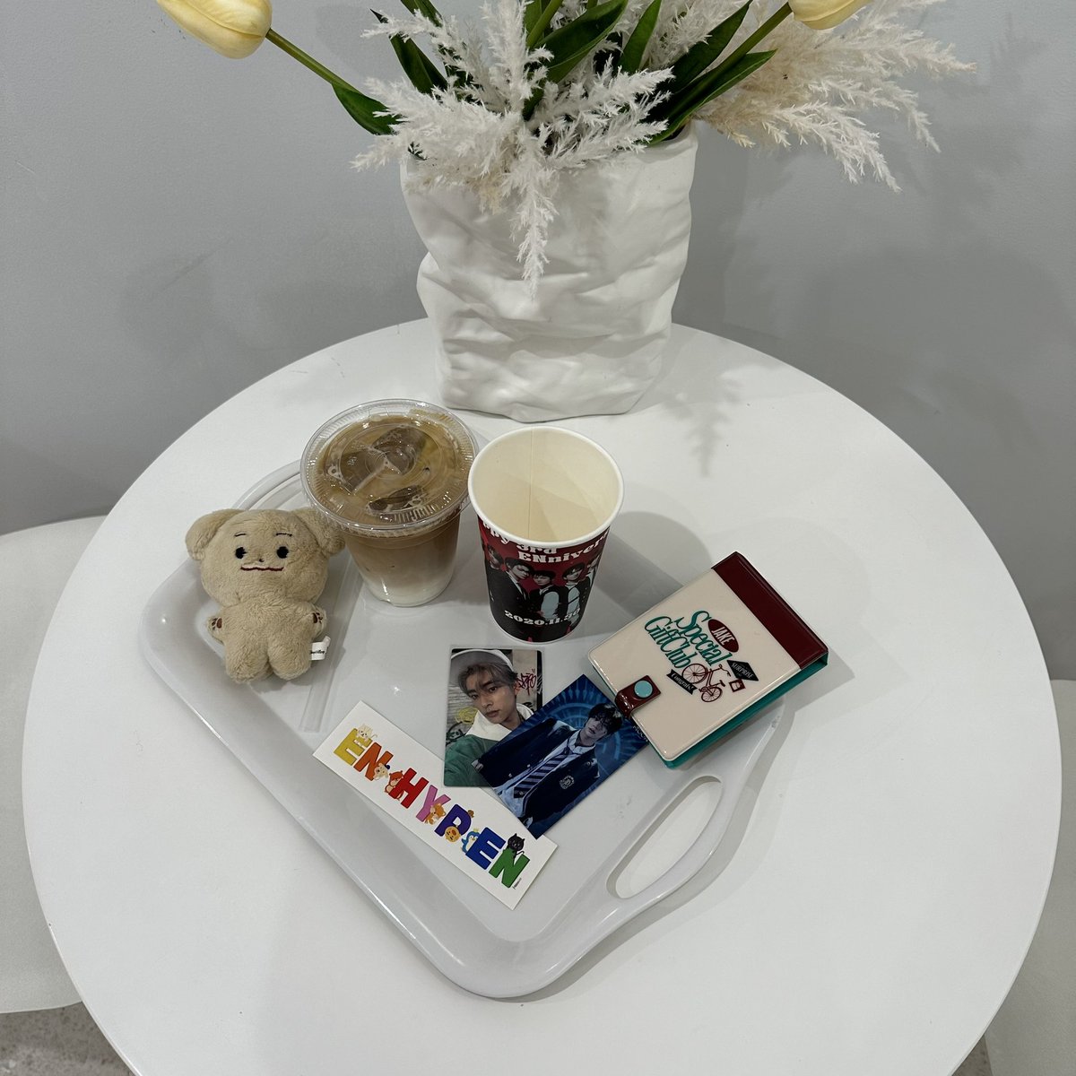 雰囲気が一番好きなroissy cafeでEN活😌
見事ランダムトレカも推しと交換していただけて満足！！🥹💞
ダクムンのジェイクはほんと無双してる🥹🥹

ありがとうございました！！
<a href="/ipuni_3aniv/">ENHYPEN3周年応援イベント𓏸 𓐍 ❤️HAPPY ENHY-Party❤️</a>
