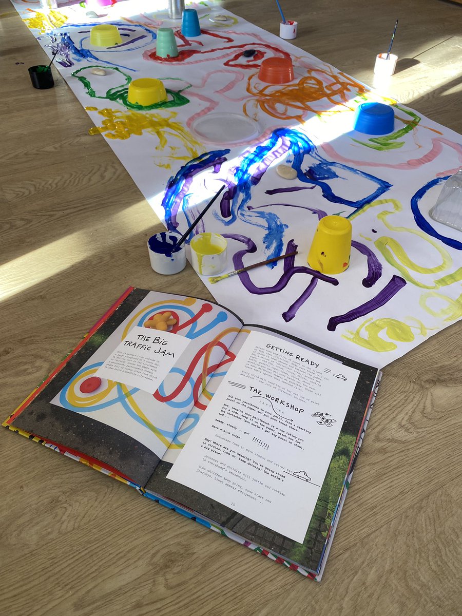 LittleKingfish1's tweet image. The children have loved taking part in another art workshop by @HTullet They worked collaboratively to create a large traffic jam! Once dry, we discussed what you might see from your car window. The children added details such as trees, people, cars, houses etc.. #EYTagteam