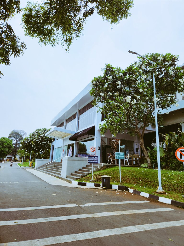 Agityarachman's tweet photo. Terimakasih Erlangga, yang sudah menemani karir ku selama 1 tahun 7 bulan lebih ini di jakarta. Dah gasabar ingin segera ketemu anak istri dan menggoyangkan kembali kota bandung tercinta https://t.co/QIcrlLe5h4