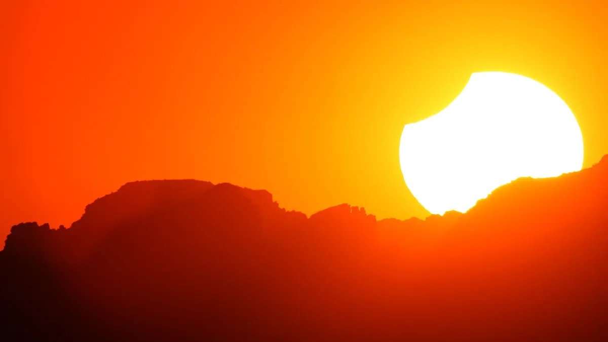 Ring of fire eclipse will cross the western US this October: What to know #CROSSEASY #CrossKim #Crossdresserindonesia #CROSS_HEROES_re #CROSSFM #crosssans #Crossick Visit: thespidernews.com/ring-of-fire-e…