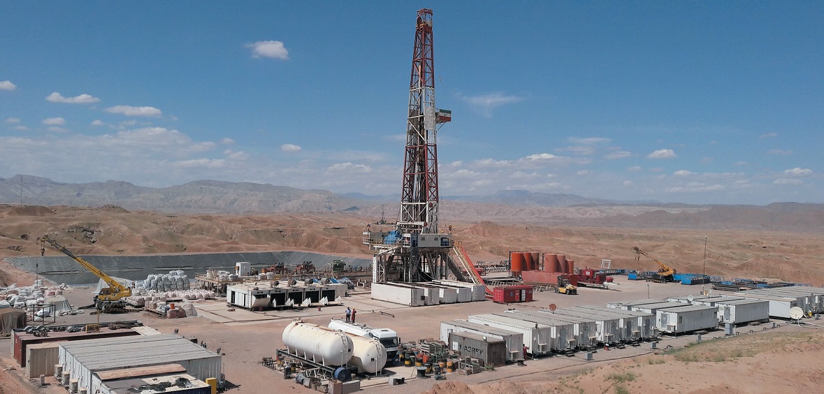IranDailyWeb's tweet photo. The completion of the second phase of the Danan #oilfield project in #Iran, which involved drilling 11 new wells, increased the daily #oil_production by about 11,000 barrels.
https://t.co/tVoNkEntJp https://t.co/mV0SfGTDku