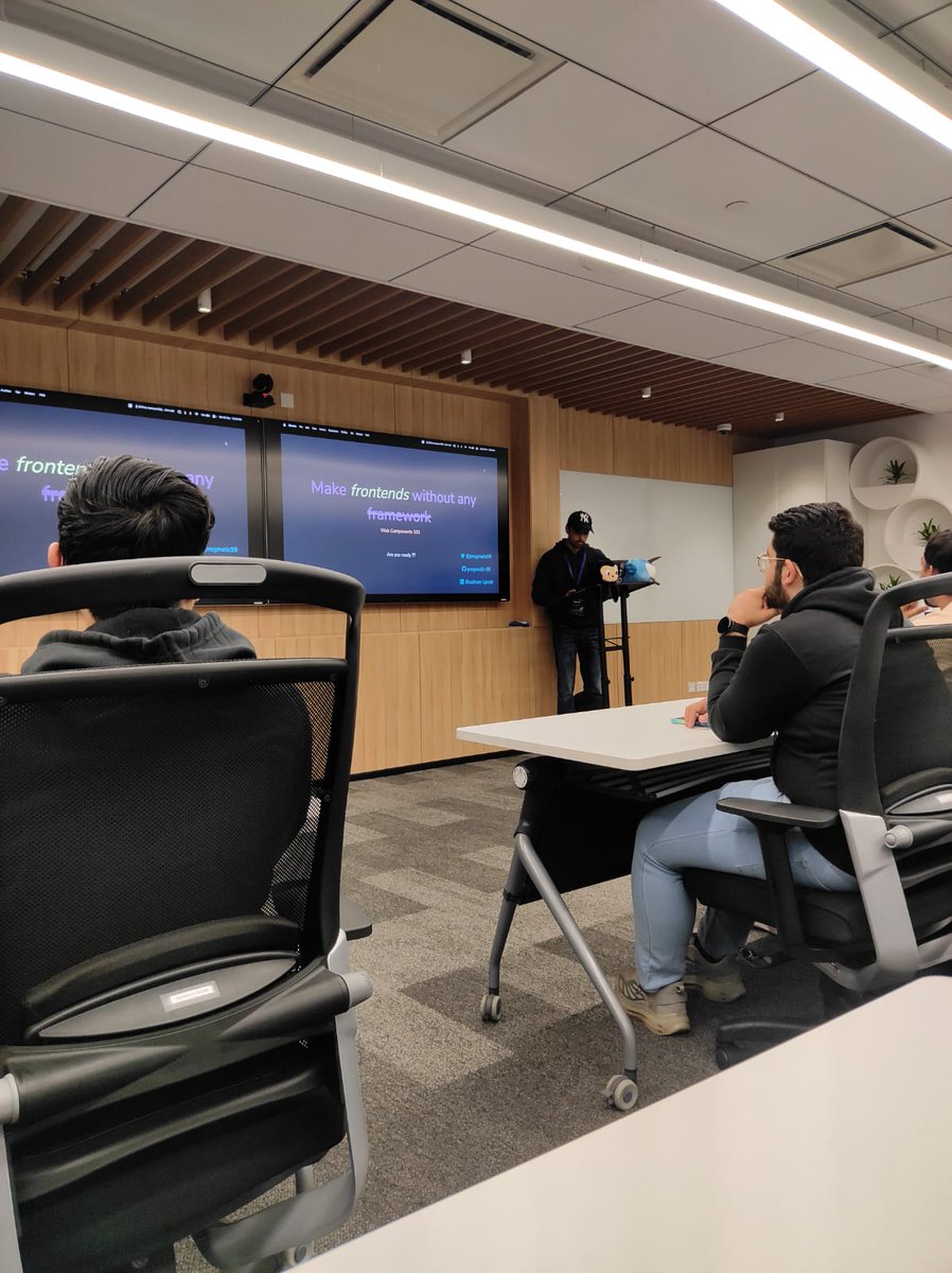 ManasJhaMJ's tweet photo. π€ Nerd mode activated at @thefrontendclub! Frontend talks so cool, it's like coding in sunglasses!π#BrewingFrontend #CoffeeWithTFC https://t.co/on102LJxPx