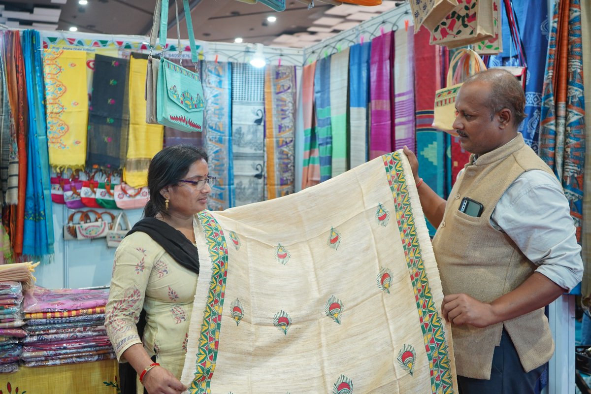 CIPAM_India's tweet photo. Happy couple, weaving tales of tradition through their vibrant Manjusha art. Join the celebration of Bihar's artistic legacy as they showcase their craft with smiles and warmth.
Venue: Hall no. 5, first floor, ITPO
Dates: 14-27th Nov, 2023
#DPIITPavilion #GIPavilion @CimGOI https://t.co/lzkkZu8ekc