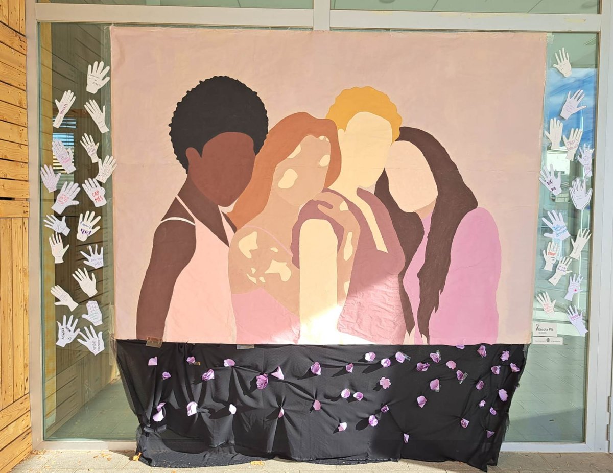 epiaigualada's tweet photo. #25N - Dia internacional per a l'eliminació de la violència contra les dones

El Comitè d'Igualtat ha fet uns 5' x MI de reflexió. L'alumnat de batxillerat artístic ha fet el mural on s'han anat enganxant mans amb frases i flors, homenatjant les 52 dones mortes durant aquest 2023 https://t.co/B3p1wS5884