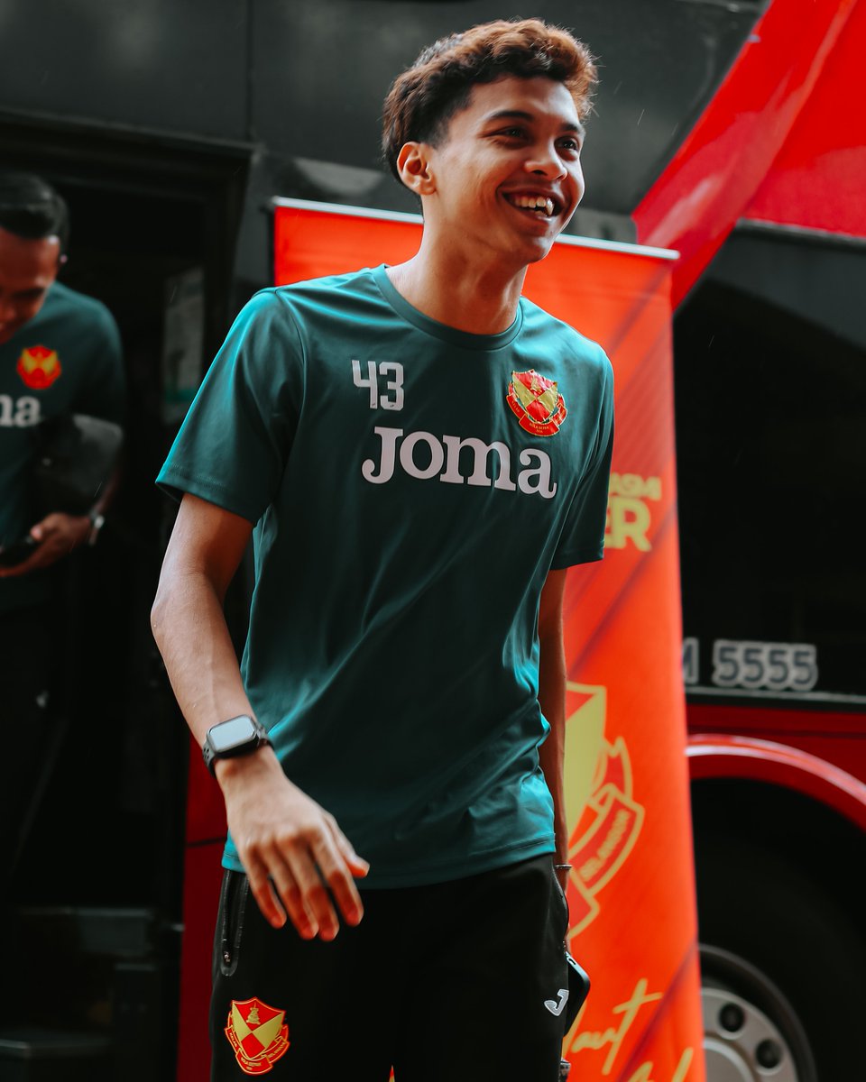 selangorfc's tweet photo. Pemain-pemain #GergasiMerah telah tiba! Sudahkah anda bersedia wahai pemain ke-12? โค๏ธ๐
๐๏ธ Anda masih boleh membuat pembelian tiket perlawanan #SELPRK melalui pautan di bio kami. RM5 daripada setiap tiket yang terjual untuk perlawanan ini akan disumbangkan ke Global Sadaqah.๐๐ https://t.co/78fw4SS9U0