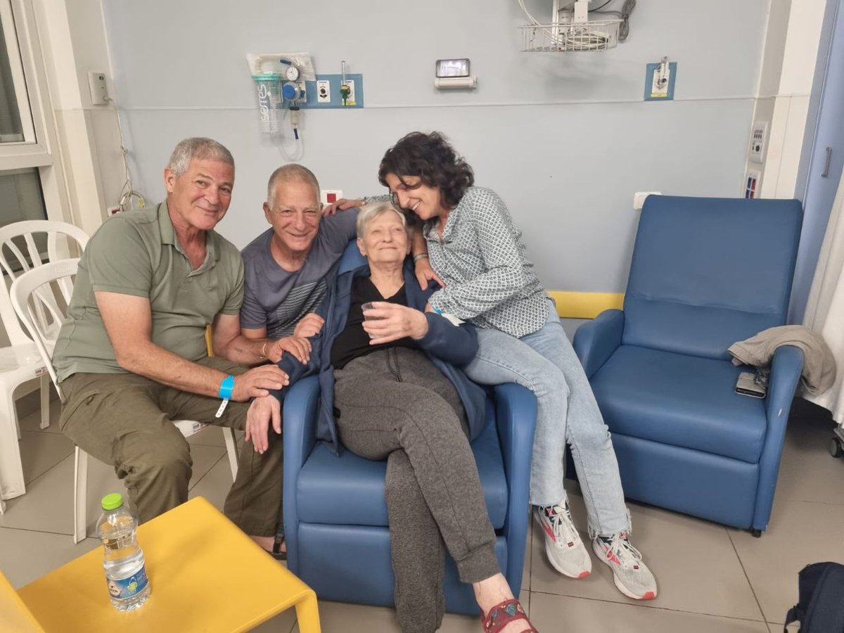 Dana Gat tweet media