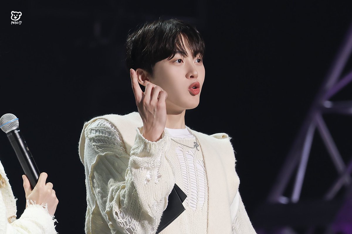 onespringday321's tweet photo. 231123 NEXT GENERATION LIVE ARENA

ㄱㅇㅇ(  ˙³˙)💛 ㅠㅠㅠ

#윤산하 #산하 #YOONSANHA #ユンサナ #아스트로 #ASTRO #アストロ @offclASTRO https://t.co/c1JtUiJHQN