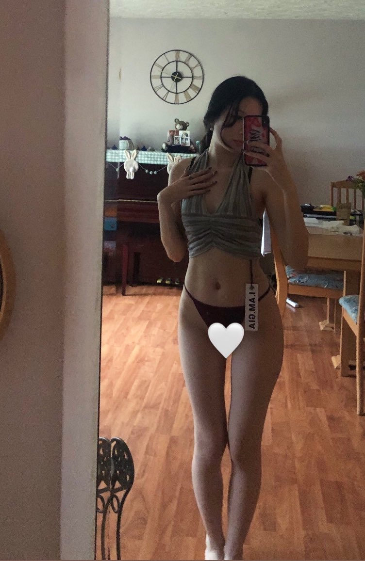 lilbatbbyz's tweet photo. ignore the tags 🫥 buying less oversized clothes lately 🤭 https://t.co/r95rr4zGhd