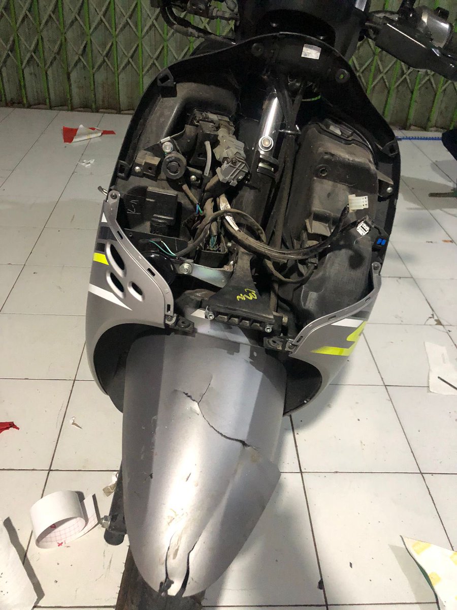 baihakiahmad06's tweet photo. sue ra boncengan ro kakang ne, e mah nyundul motor 😔 https://t.co/ie7Gfs9bgI