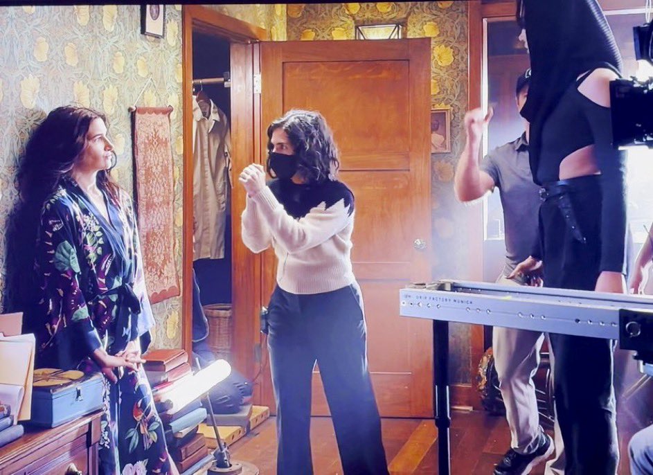 plazaupdates's tweet photo. Aubrey Plaza, Kathryn Hahn &amp; Jac Schaeffer behind the scenes of ‘AGATHA: DARKHOLD DIARIES’ 
(via @ScarletWitchUpd) https://t.co/ORnjuKkhgJ