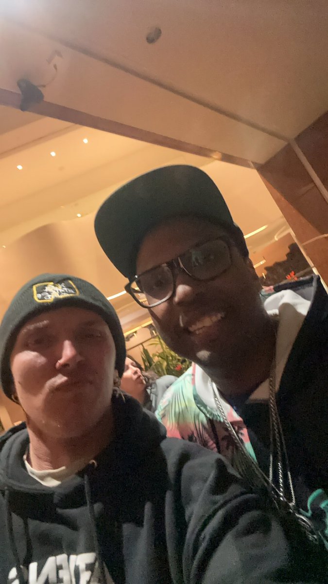 galaxyeyez's tweet photo. Ran into the homie @12thplanet good seeing ya brotha, HMU if you need breakdancers for a music video or something 🤘🏻 #TheGoat https://t.co/01Snte9hDe