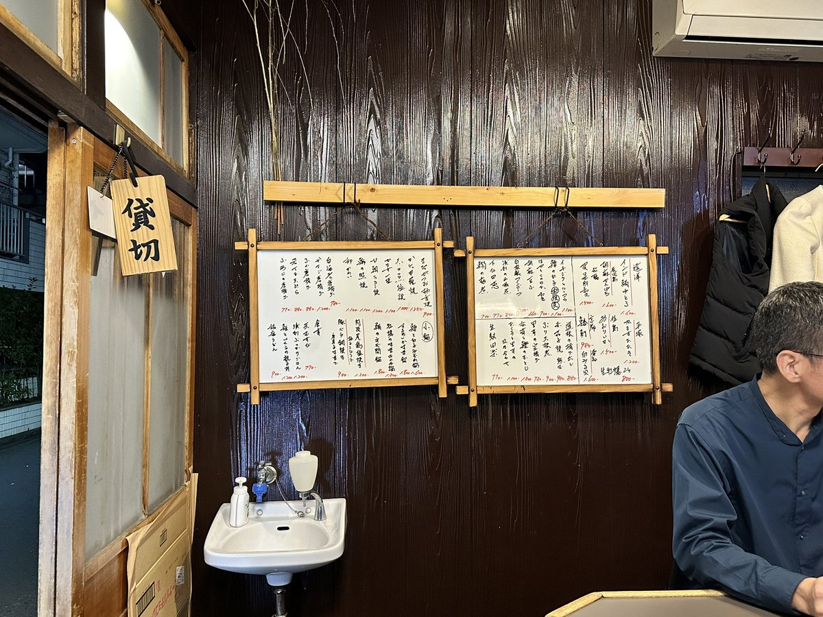 frontale_diet's tweet photo. 大嶺さんの冬のおとずれ濁り落とし係。
自家製コンビーフに蟹の甲羅焼きたまらん。 https://t.co/CalUz7vUK5