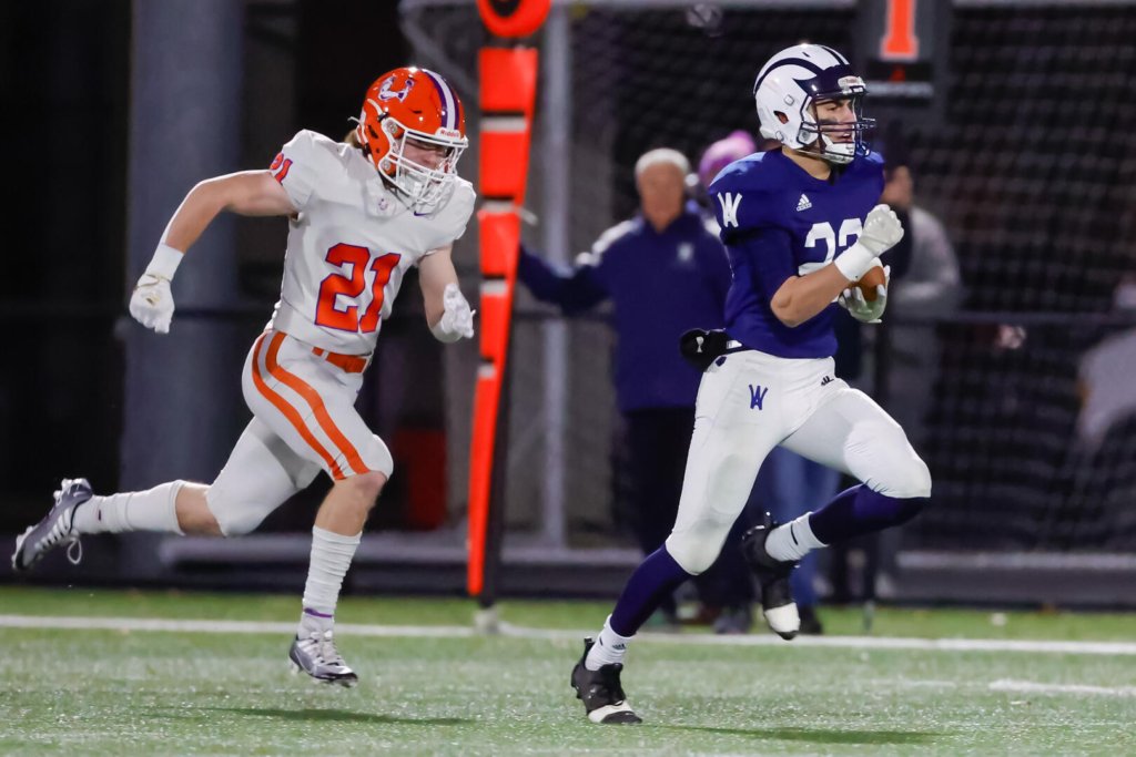 Big second half lifts Wyomissing over Danville, into state semifinals (updated with boxscore) mikedragosports.com/wyomissing-dan… #mikedragosports