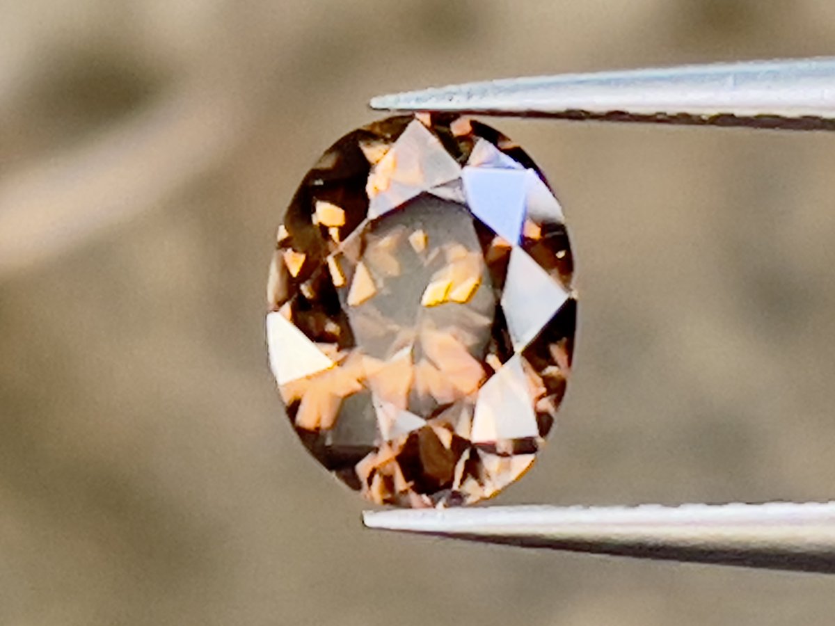KanoTrading's tweet photo. 最近人気色🇱🇰🇯🇵
茶色のジルコン
スリランカさんのかわいいジリコン💕
1.75ct
オーバルカット
6.3 x 8.0 x 3.8 mm
#ジルコン
#zircon
#zakkano
#S146
#kanotrading
https://t.co/1gcMsRYkox https://t.co/ymCEpJ9Zot