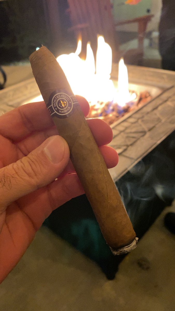 Monte #2 hard to beat when they’re right #cigar #montecristo #monte2