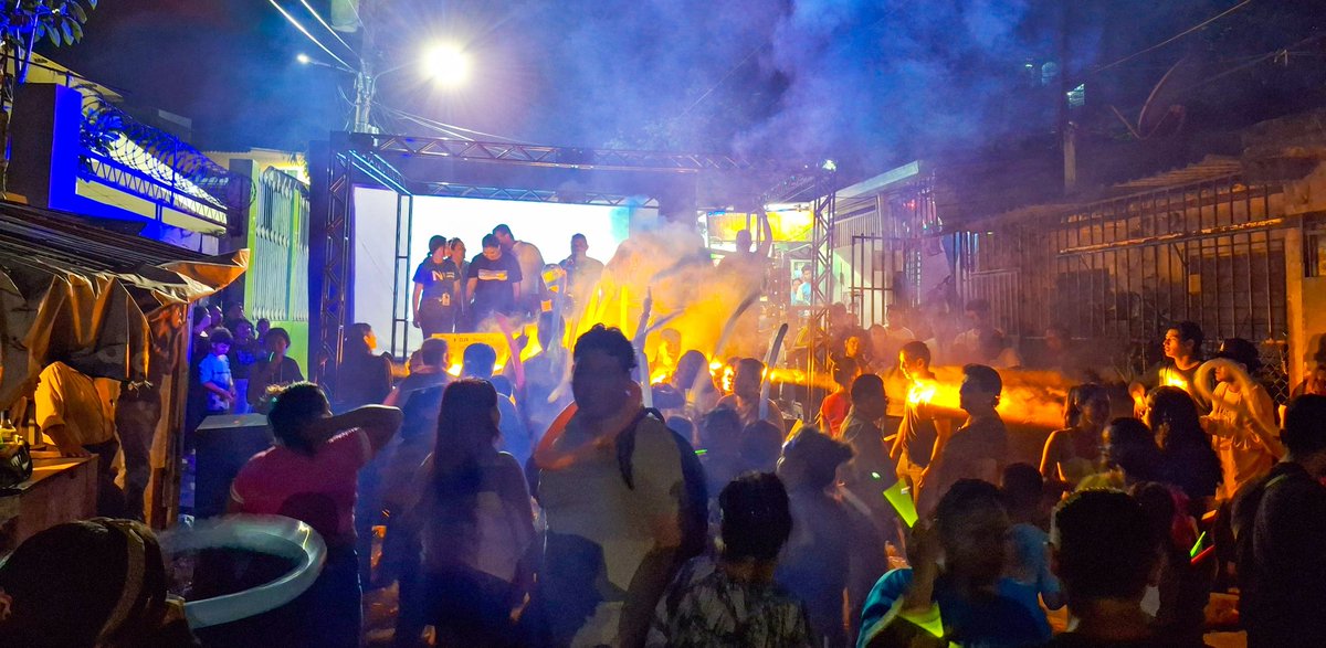 ChrisGuevaraG's tweet photo. 10:00 pm. El #PartyNIte modo on. Sufriendo la dictadura en paz y seguridad 🥳🥰

📍Comunidad 22 de Abril, Soyapango. https://t.co/BtsjAy8g30