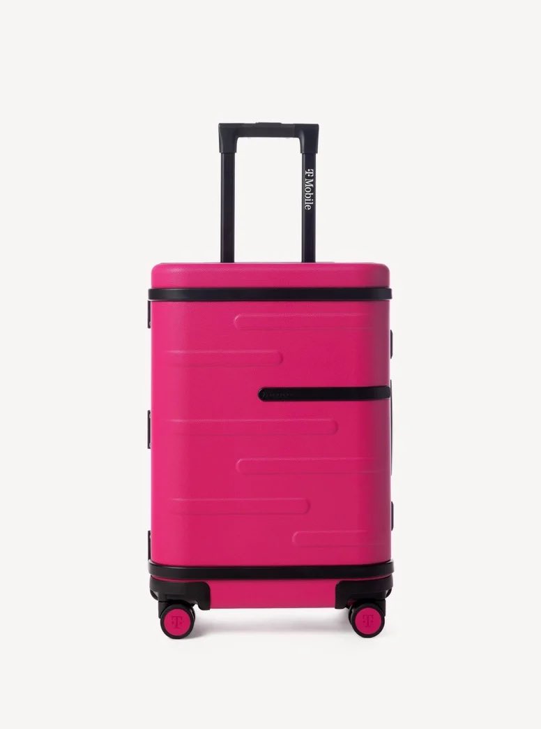 I wish I could find a T-MOBILE SUITCASE. Apparently they’re limited edition n not an available. & I got major travel plans coming up.😭 Someone let me borrow yours! PLEASEEEEE 💕💕💕 @TMobile @SamsaraLuggage