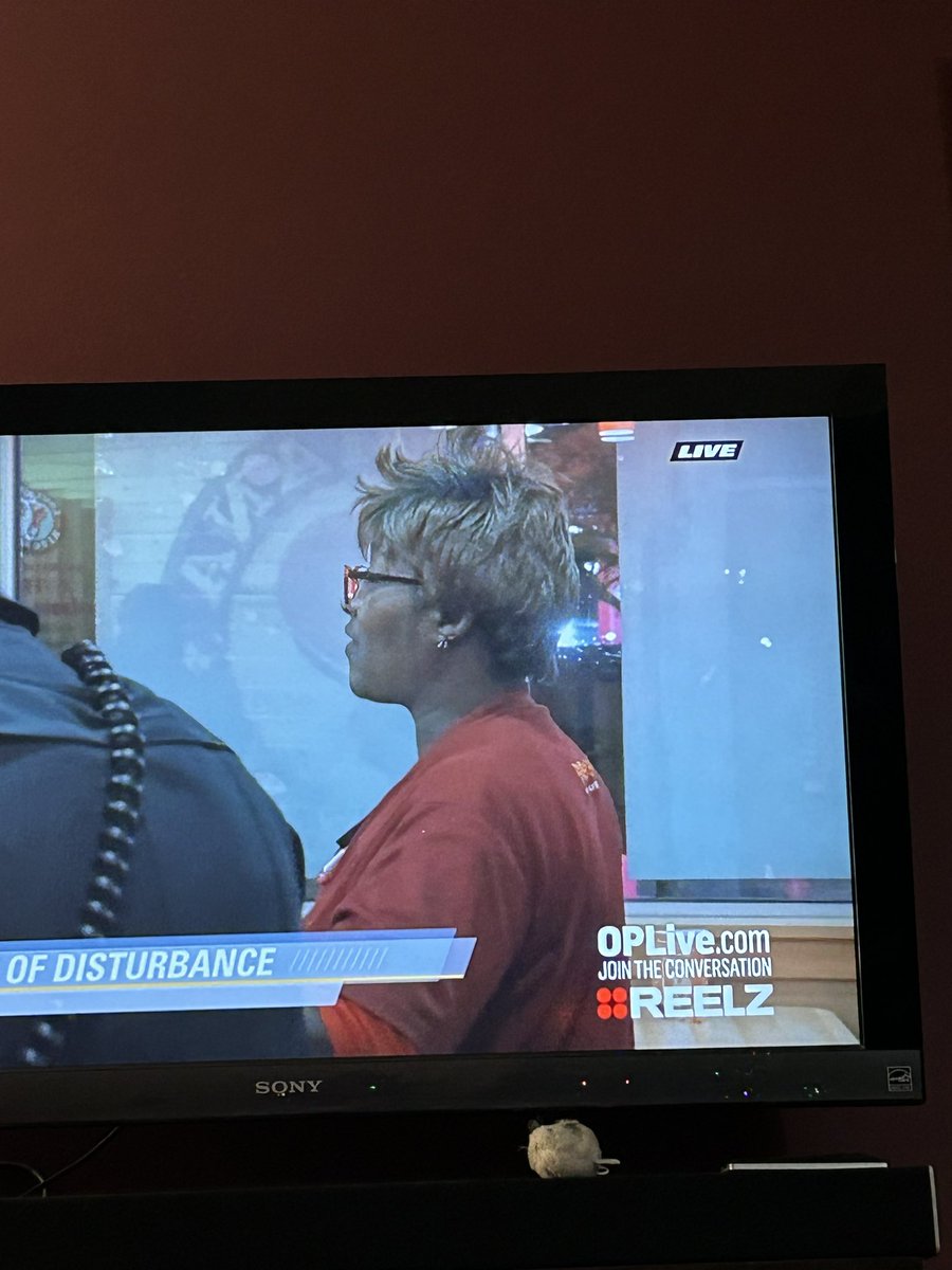 RyClayson's tweet photo. Damn! They got Dionne Warwick working at Popeyes in Toledo #FoxyRoxy #oplive #OPNation @ReelzChannel @OfficialOPLive https://t.co/65wi5XNhhC