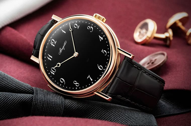 SwissWatch_JP's tweet photo. ブレゲ ピンクゴールド クラシック ミニッツリピーター 7637
全体的なスタイリングはよりシンプルさを求める2022デザインを踏襲したブラックのグラン・フー・エナメル文字盤にクリアなブレゲ数字とブレゲ針を添えたもの。裏蓋からは美しい機構を堪能することができます。
https://t.co/zz27nEQ0ZL https://t.co/JNDNM99562