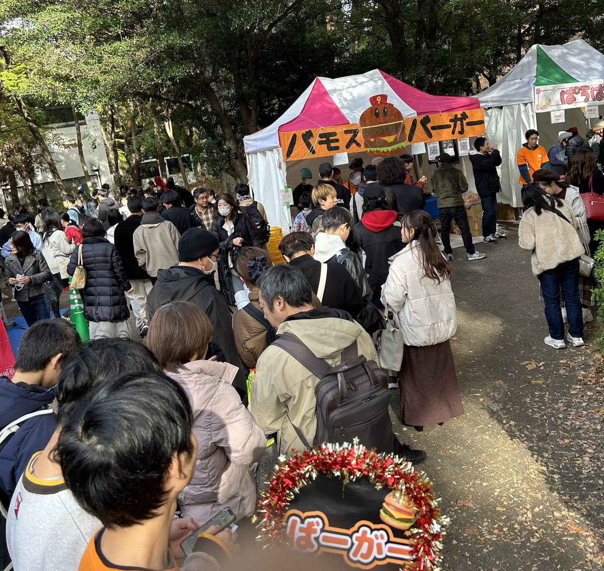 さすが五月祭入賞クラス！！！大盛況です！！
並んでますが、回転はいいのでそんなに待ちません！！
ぜひ900番講堂前にお越しください！