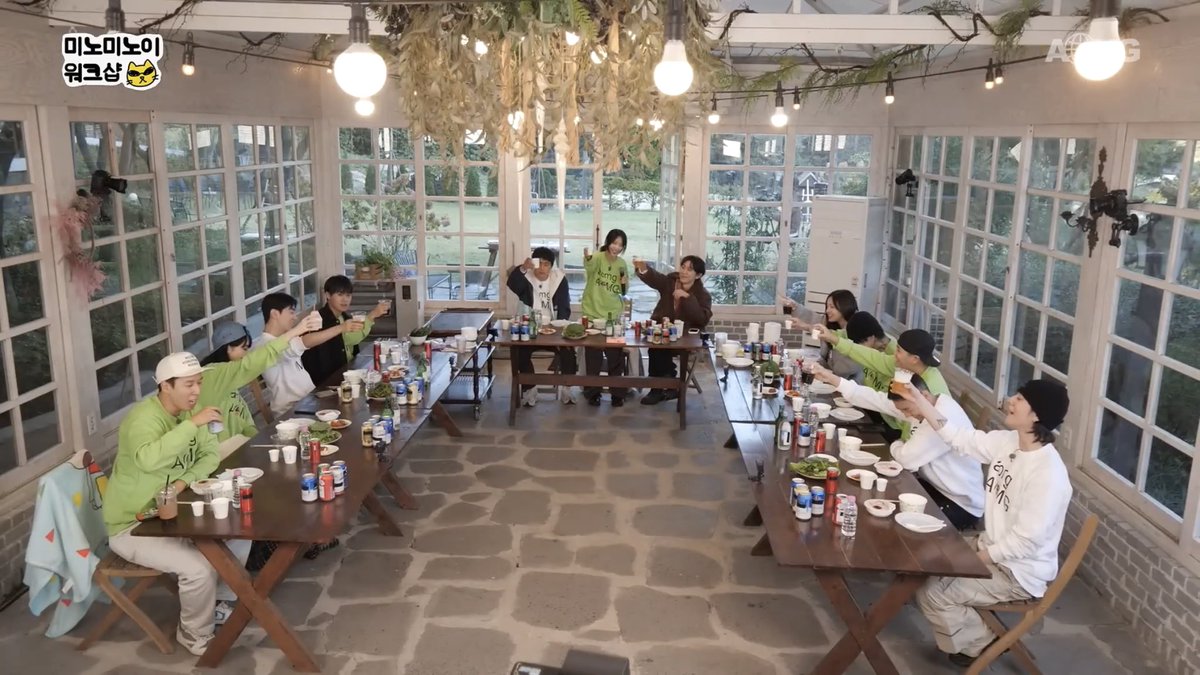 takkatdum's tweet photo. #AOMG family โคตรอบอุ่น ถ้าไม่ได้มีนอยดึงทุกคนมารวมตัวกันใน MEENOI WORKSHOP ก็ไม่รู้จะรวมตัวกันตอนไหน #meenoiworkshop ขอบคุณยัยมิโนอิ https://t.co/AfuOLXU7nu