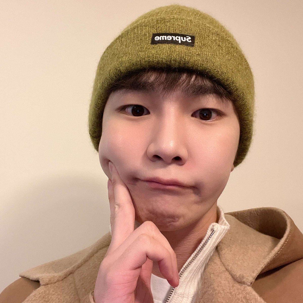 kiebumssi's tweet photo. he's just a little bread man https://t.co/cQz6np8gf2