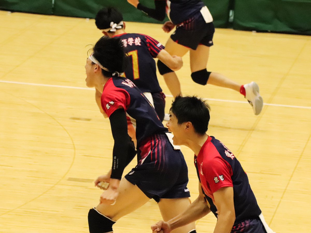 #東山

これだからチームスポーツはやめられない。
仲間の成功を自分のことのように喜び合ってる姿ってグッとくる。