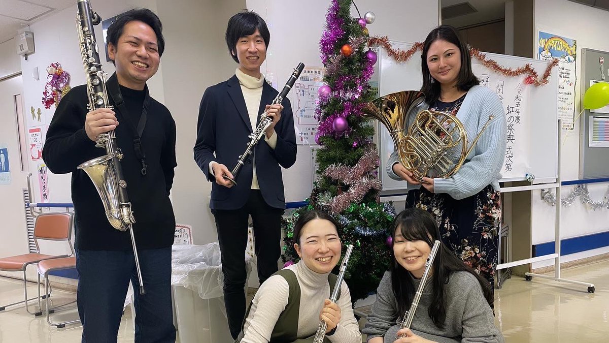 commodo2012's tweet photo. 本日は板橋区立障がい者福祉センターさまの【虹の祭典】にてコンサートをさせていただきました🎵
みなさまにも手拍子や歌でご参加いただきながら演奏させていただきました🎷
ちょっと早いクリスマス気分も🎄
今年もあと少し、まだまだ楽しい演奏を行います🎹
#commodo #音楽ボランティア https://t.co/57lNqfcZs8