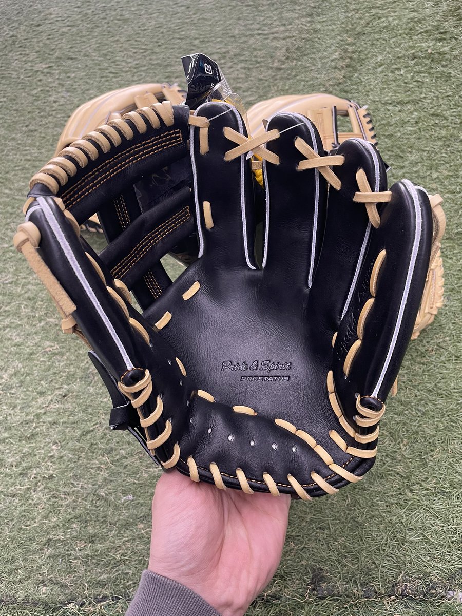 takenakasports's tweet image. ZETT PROSTATUS SEシリーズが
軟式にも登場！

硬式同様のウェルダーラベルに
軽量で芯材という目に見えない部分にこだわったシリーズとなっています！

¥38,500込
#ゼット
#ZETT
#PROSTATUS
#竹中スポーツ