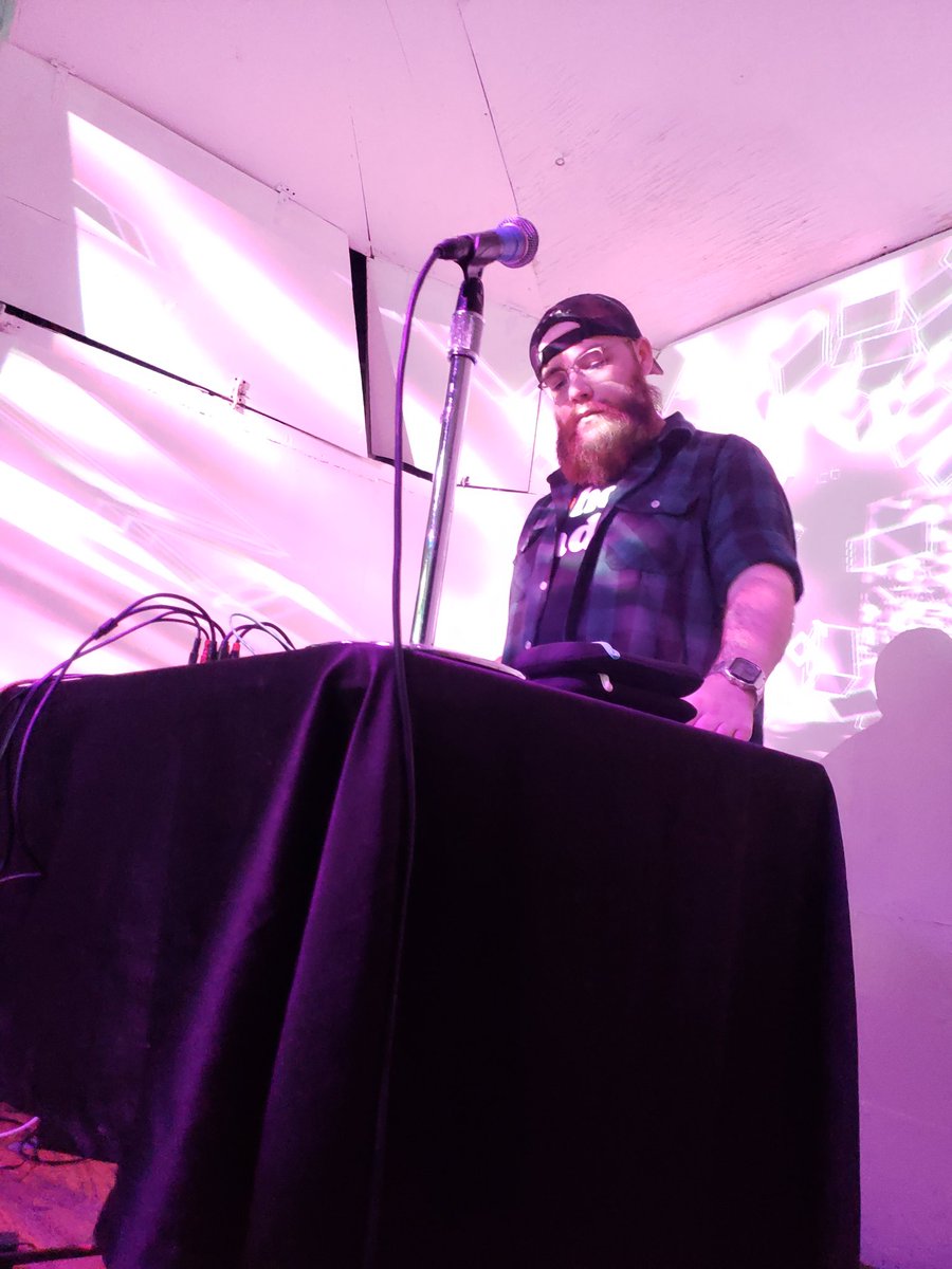 TwirlinCurtis // NEGATIVE REVERIE tweet media