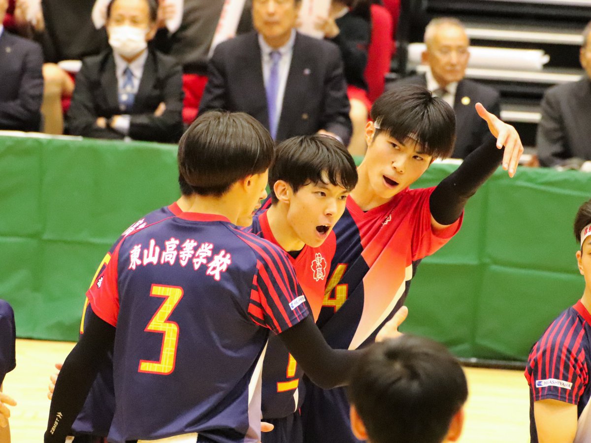 #東山
#花村知哉

 一人一人に手をあてながら声を掛けてチームを鼓舞する姿がすごく印象的でした