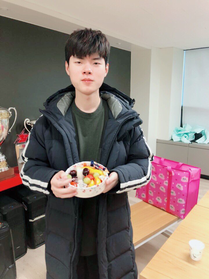 계정이 잠겨 좋은 유일한점 옛 사진 보기가 쉽다 😂😂