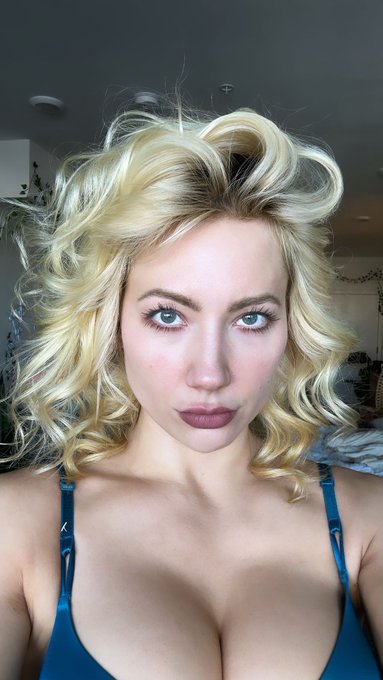 Watch Ivy Wolfe's leaked NSFW photo on TwXstars