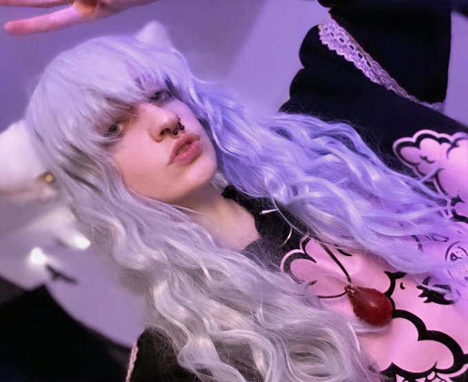 Happy lil griffriday besties 🤍🖤 ( ^&omega;^ ) #BERSERK https://t.co/PF0KdrYuAP<a href="/tag/berserk"class="tags">#BERSERK</a>