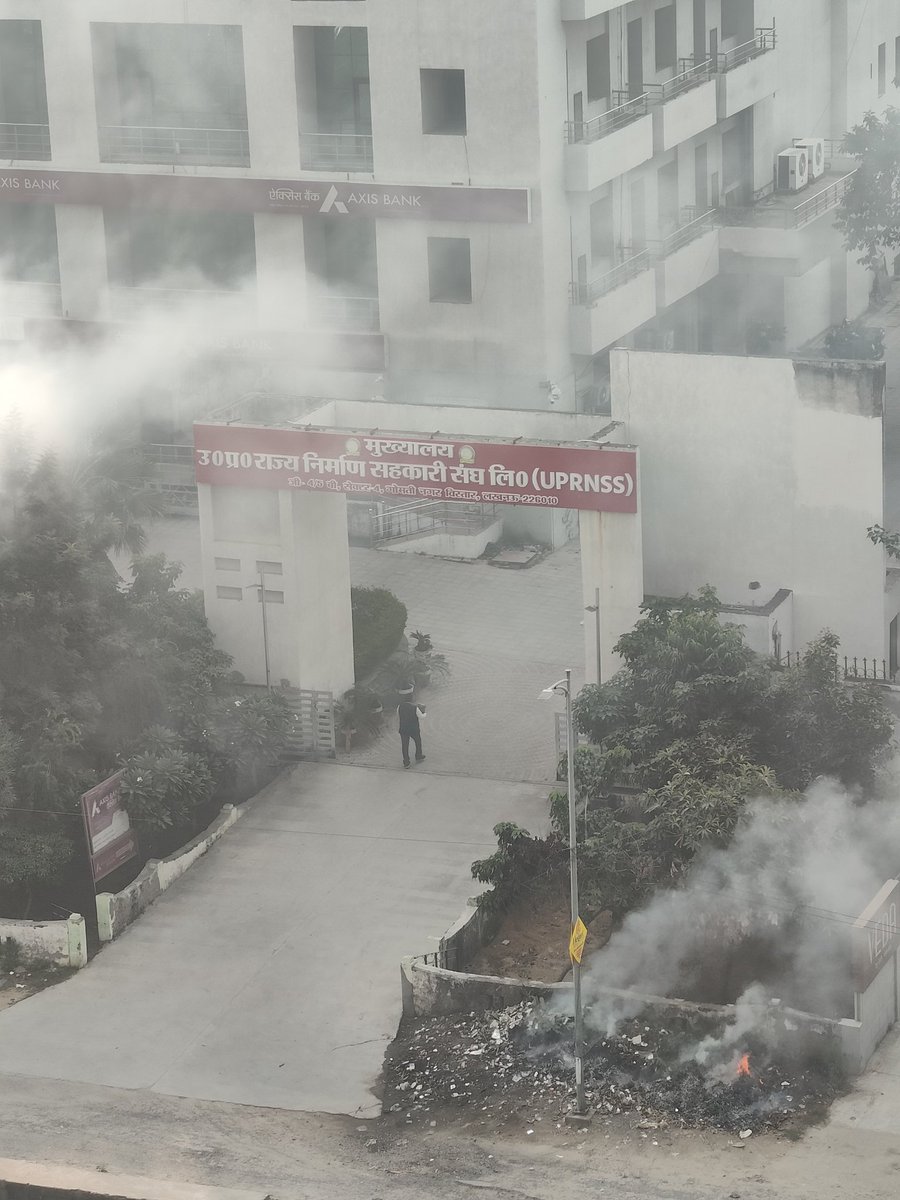 Prashantremix's tweet photo. Burning of solid waste causing smoke hazard near a reputed Government Office. Was holding this for long but getting unbearable. Let Lucknow be Lucknow and not become NCR.@myogioffice @UPPCBLKO for kind info. https://t.co/5rFpK7hAQk