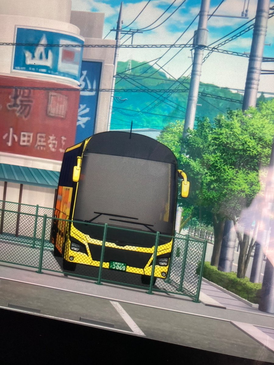 MFゴースト見てたんだけど、このバスどうやって駐車したんだろ… やっぱドリフトかな。