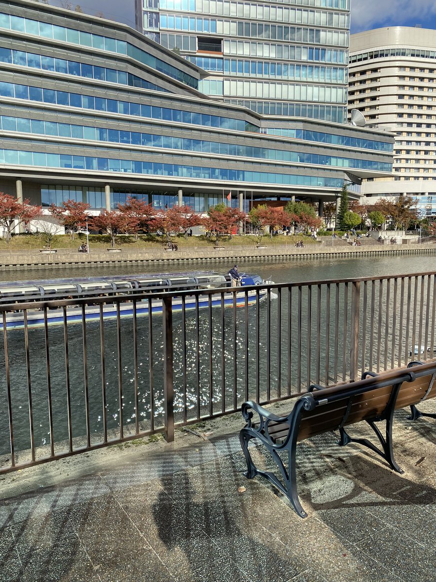 pan_kame's tweet photo. 大阪城ホール到着
グッズの列はまだまだ長い https://t.co/k3rhx18PPb