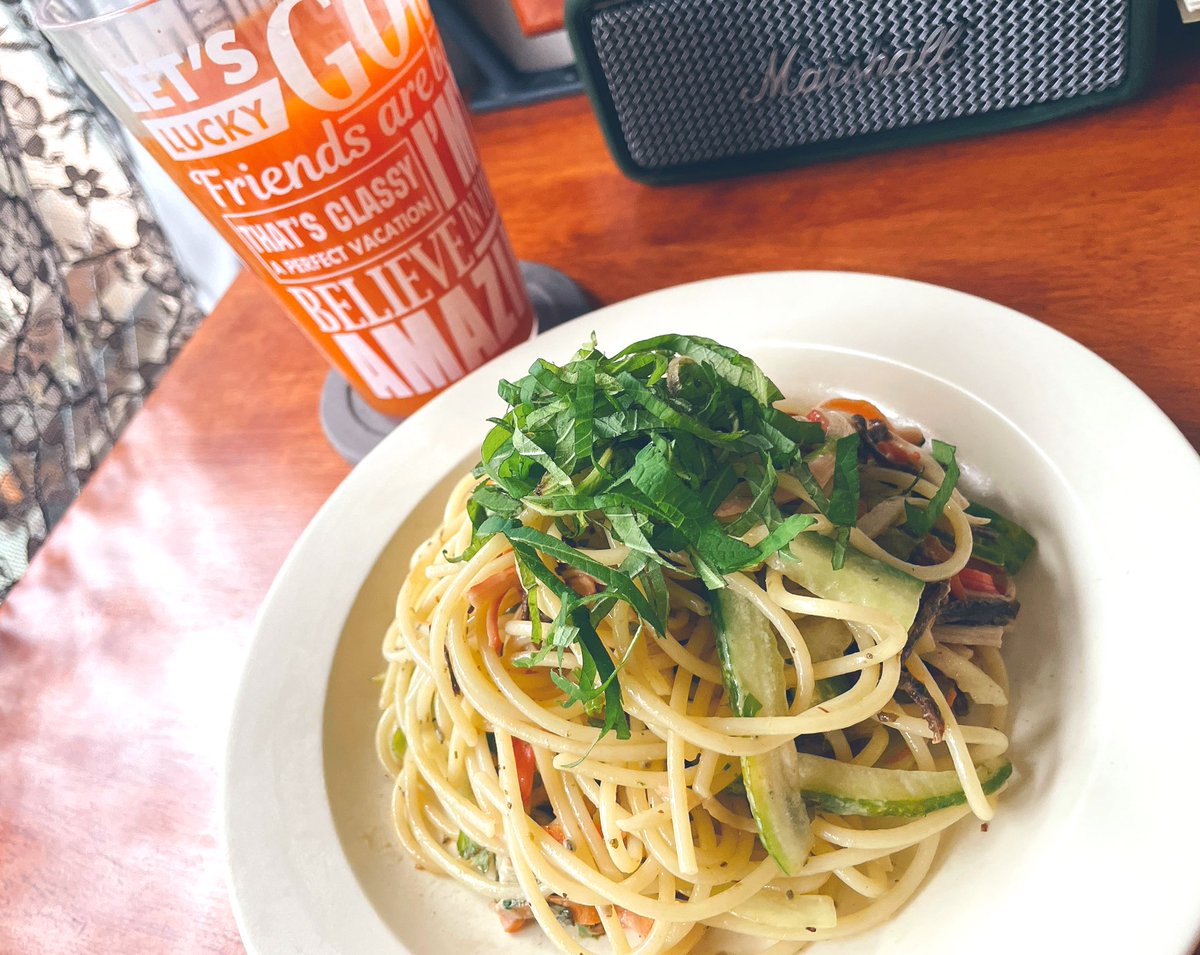 banash74's tweet photo. 時短ながら少し丁寧に作った #カニカマサラダパスタ 

#胡瓜は先に塩もみ
#紫蘇はフワッと切りします
#マイレシピ 
#グレインパスタメニュー 
＊
#お皿は #sakuzan
#小菊のうつわと暮らし #器を楽しむ暮らし
＊
#おうちカフェ #おうちパスタ部 #パスタランチ 
＊
#gourmet #pastamenu #foodie https://t.co/gyrikQLUdR