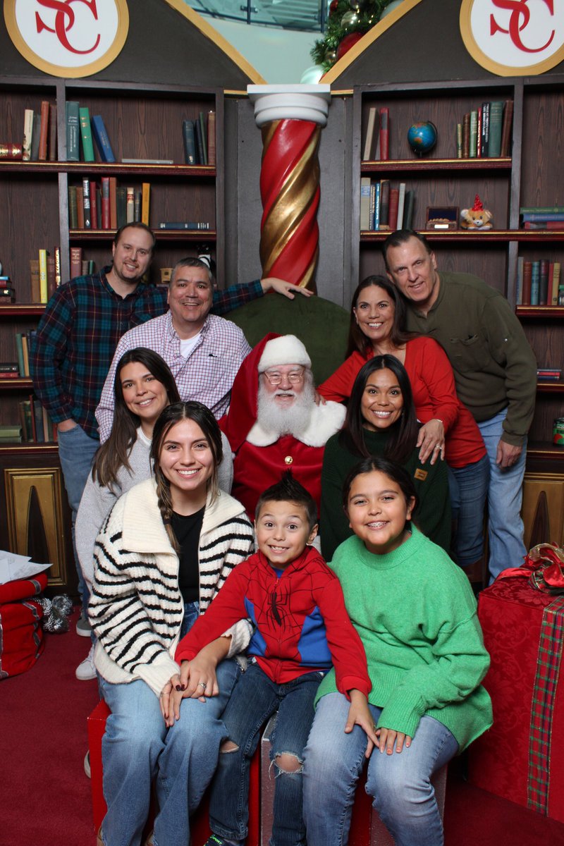 Jon__Boettcher's tweet photo. Year 34 of taking Santa pics with my family. Over the rears we have grown and this year we had two missing because of distance.  We will gather soon. https://t.co/h5Mz6ySqsf