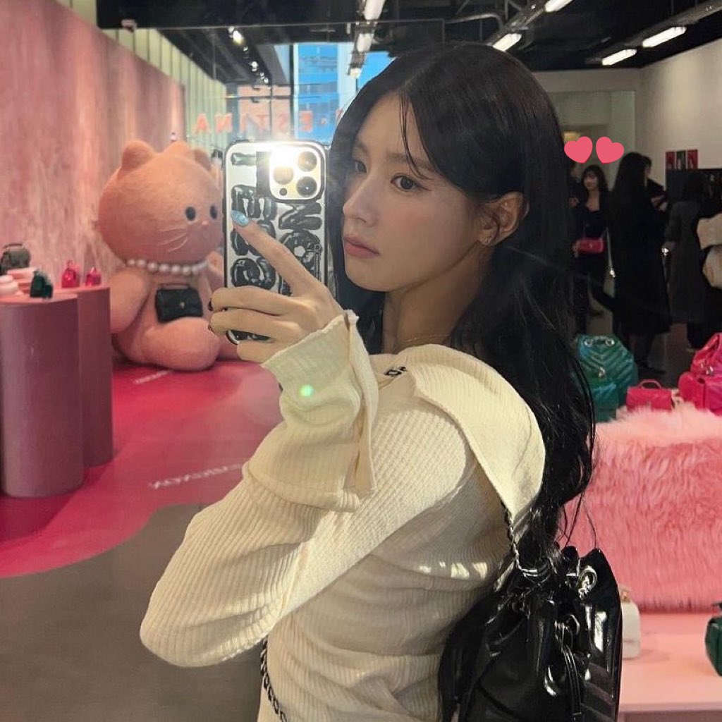 개 킹받는 점
토끼 폰으로 거울 사진 다 그이가 찍은 거
🤦🏻‍♀️