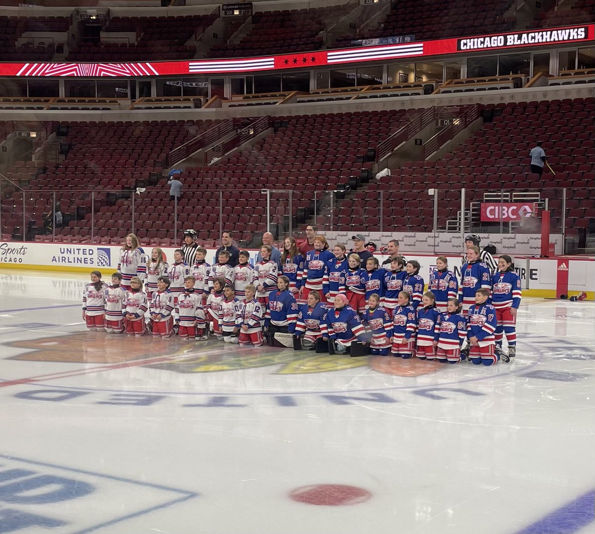 CoachBCasey13's tweet photo. Fun afternoon/evening at the United Center, watching a Blackhawks OT winner, followed by Parker and his team scrimmage on the UC ice! #ColdSteelOnIce https://t.co/iJSmOzKmou