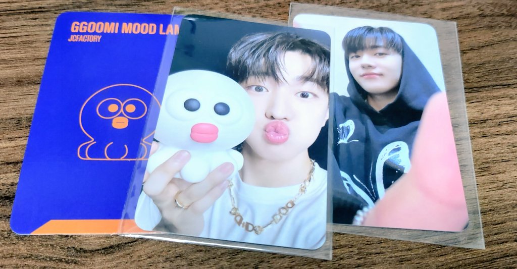 꾸미 무드등♡

생각보다 주둥이가 많이 튀어나와있다ㅋㅋ

그리고 잘 안눌림 ㅋㅋㅋ ㅠㅠㅠㅠ
머리 누르라고 설명서에 되어잇는데 주둥이 쳐야됨 ㅋㅋㅋㅋㅋㅋㅋ 

usb도 꽉 끼워야됨!!!