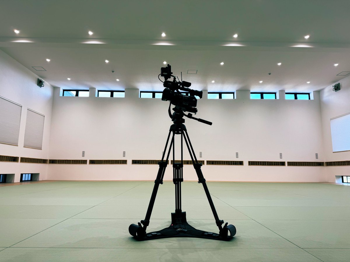 TimecodeLab's tweet photo. 撮影中〜
#JVC #HM660 #GYHM660
#Libec #HS350 #三脚
#撮影 https://t.co/a4SjZMhRNl