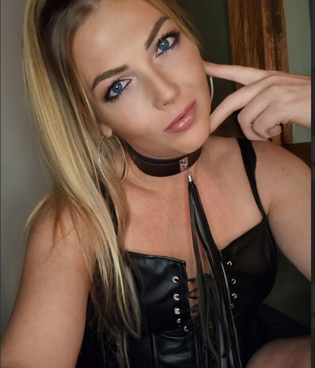 😈🖤

#Naughty #Dirty #Bdsm #kinky #bondage #blondgirl #dutchgirl #content #fancentro #ContentCreator #blondie #tgirl #transgirl #girlslikeus #enjoyme