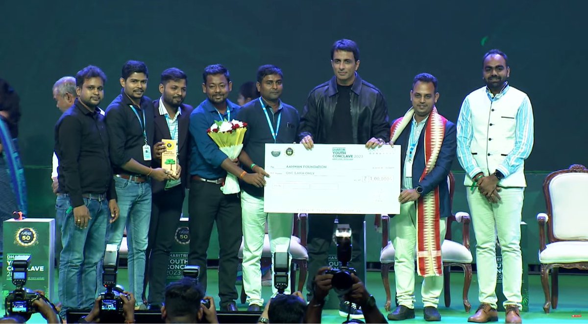 Aahwanofficial's tweet photo. Honored to receive the Dharitri Climate Grant at the #DharitriYouthConclave2023 . Grateful for the recognition from Youth Icon @SonuSood , Forest Man Shri. Jadav Payeng, CEO @AdyashaSatpath3 Mam, And Editor @SatpathyLive Sir. A big step toward a greener future. @DharitriLive1 https://t.co/zFvDeklJOv