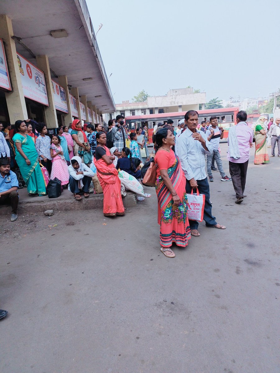 MdTaquee's tweet photo. @msrtcofficial This is a crowd at Nagpur ST Bus Stand Passengers waiting for Ramtek Bus. I have already raised this concern through email. I would like to request you please increase the number of buses and frequency in this route. And also do analysis while setting up MSRTC R&amp;D. https://t.co/zo4RZ0drpX