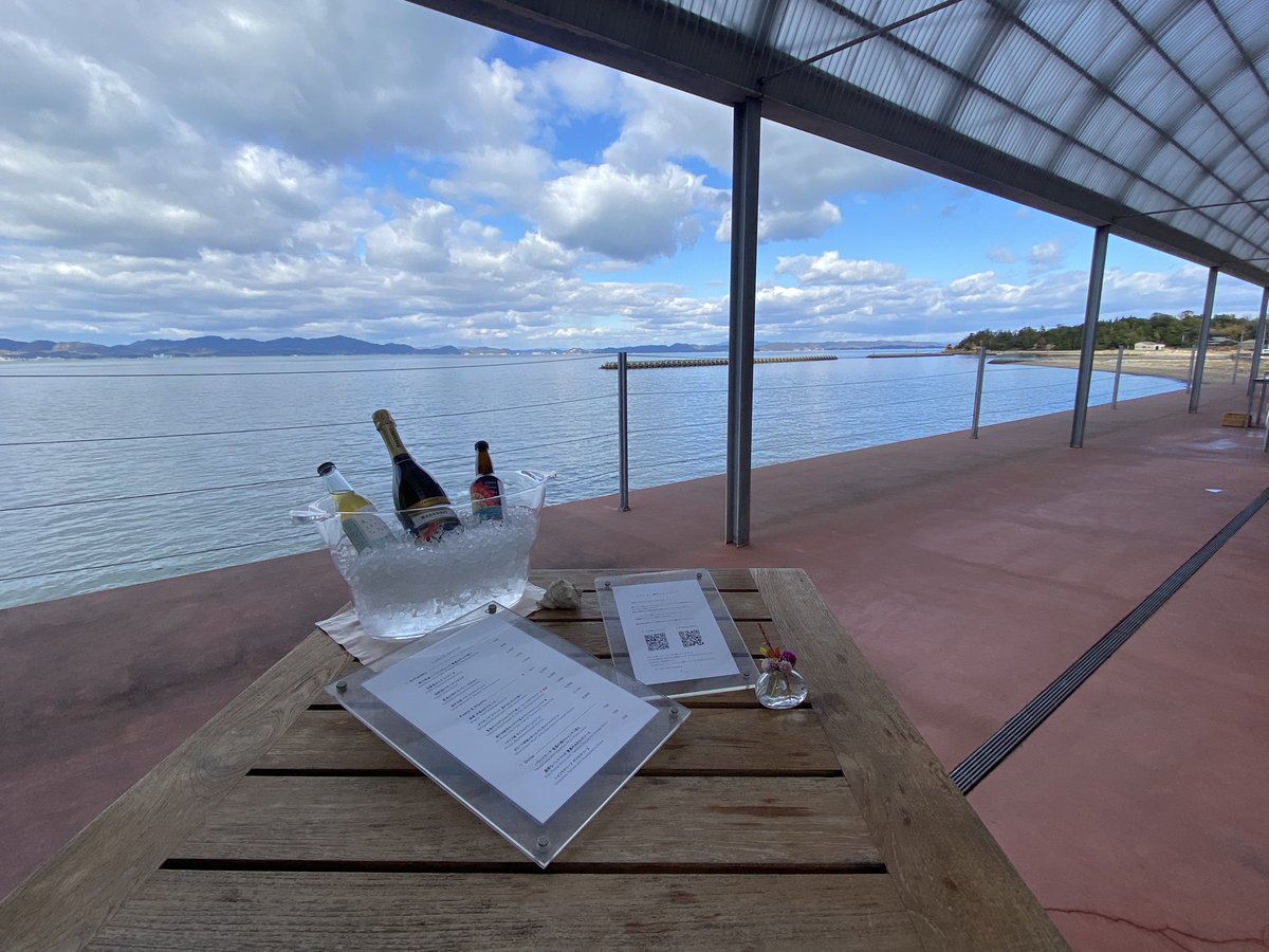 chariderMOCCHAN's tweet photo. 直島、豊島、小豆島を一周。ダンゼン豊島の檀山山頂の景色がとにかく最高！「海のレストラン」は美味しかったー！
#四国一周サイクリング 
#豊島
#海のレストラン https://t.co/WvAu0VLg2P